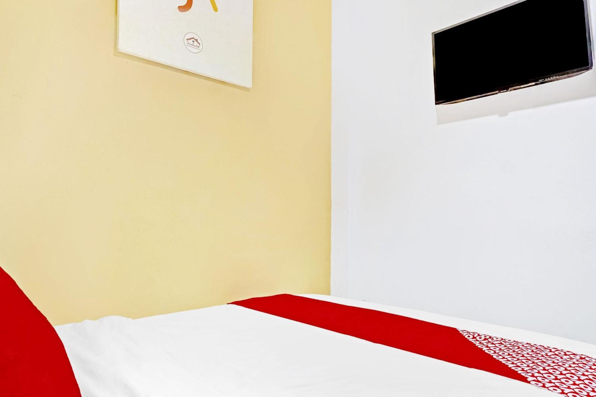 Super Oyo 90692 Point Hostel Jakarta Eksteriør billede